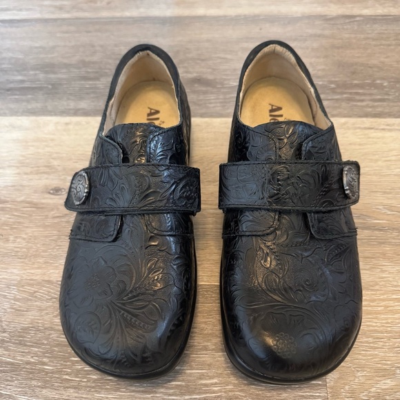 Alegria Joleen Black Floral Tar Tooled Shoe Size EU 37 / US 7 - 7.5 - Picture 1 of 7